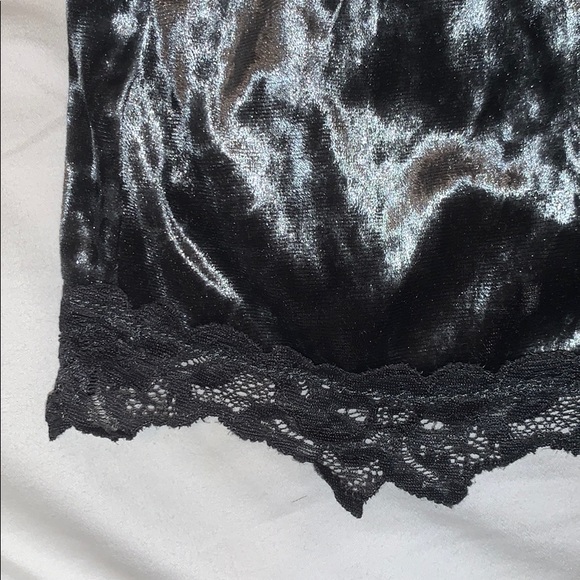 Going out women’s top - Picture 2 of 3